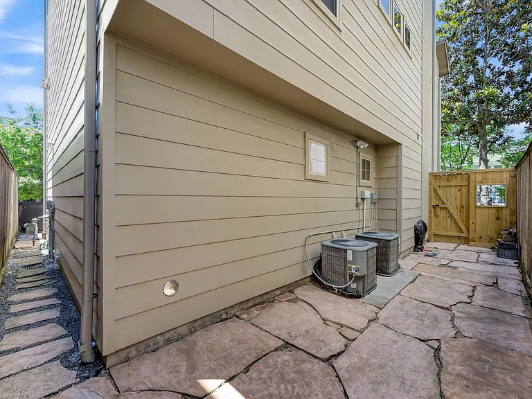 2101 Elmen St — Photo 35