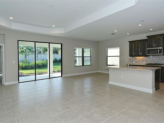 4th image of 408 Casalino Dr