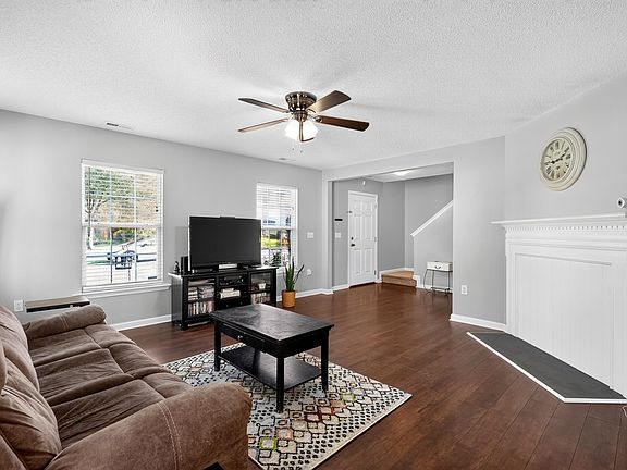 3rd image of 615 Eldredge Ct