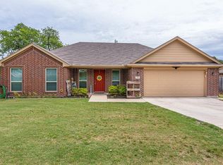 424 N Cedar St, Springtown, TX 76082