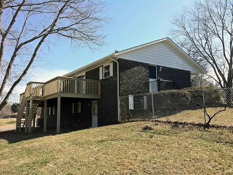1340 Mimosa Dr — Photo 2