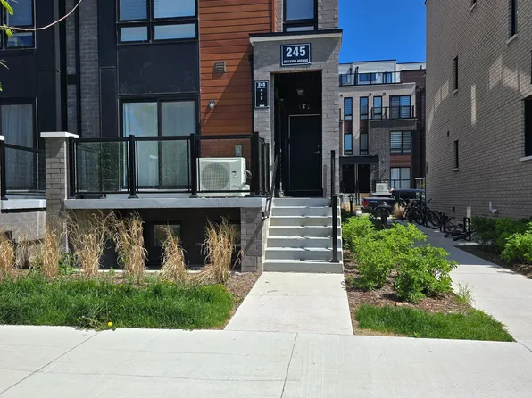 245 McLevin Ave #2, Toronto, ON M1B 5K1