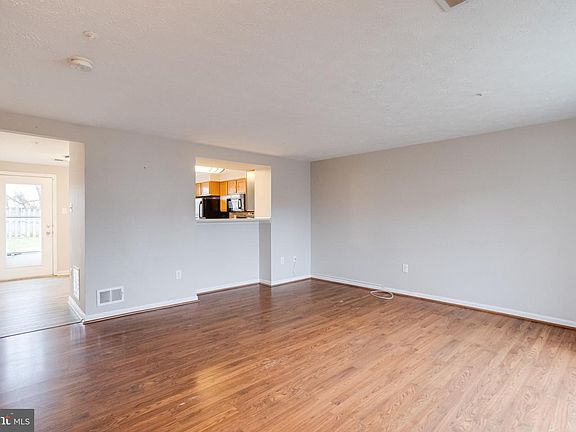 2nd image of 943 Lynham Ct #943