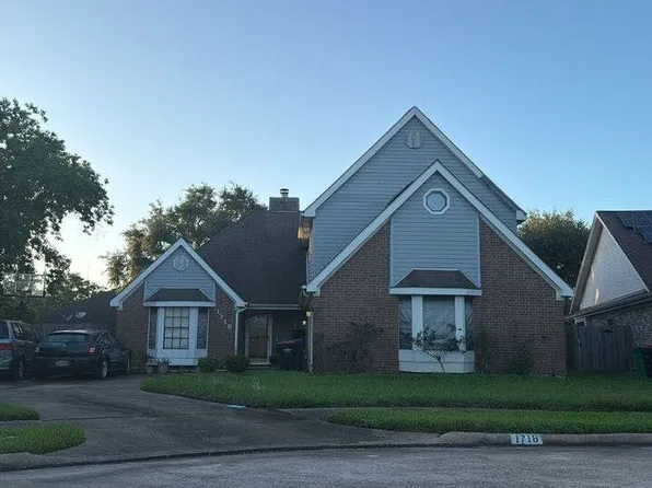 1718 Regal Blue Ct, Fresno, TX 77545