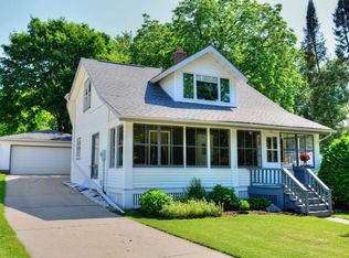 737 Armour Rd, Oconomowoc, WI 53066