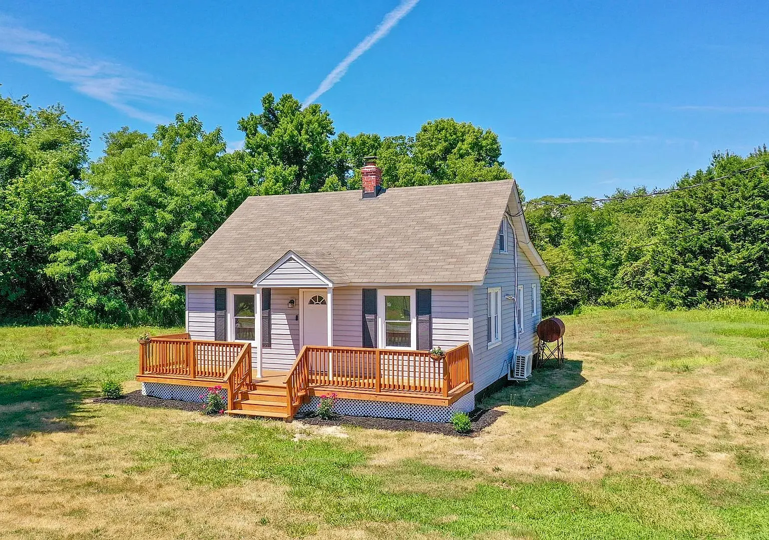 Renovated Heathsville Bungalow | Water Views + Private Beach Access | 3BR/2BA | $1,650/Month — Photo 1