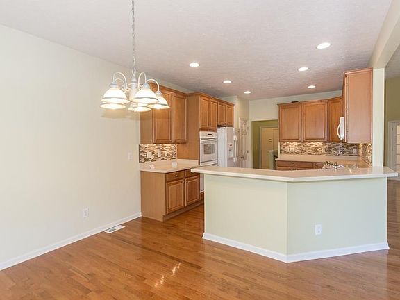 5th image of 16279 Dursley Ct