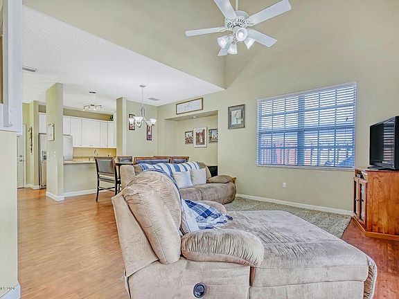 4th image of 2505 Saint Johns Ln