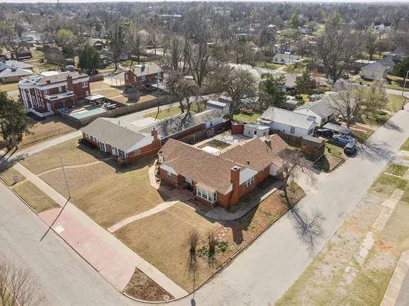 802 S 12th St, Chickasha, OK 73018