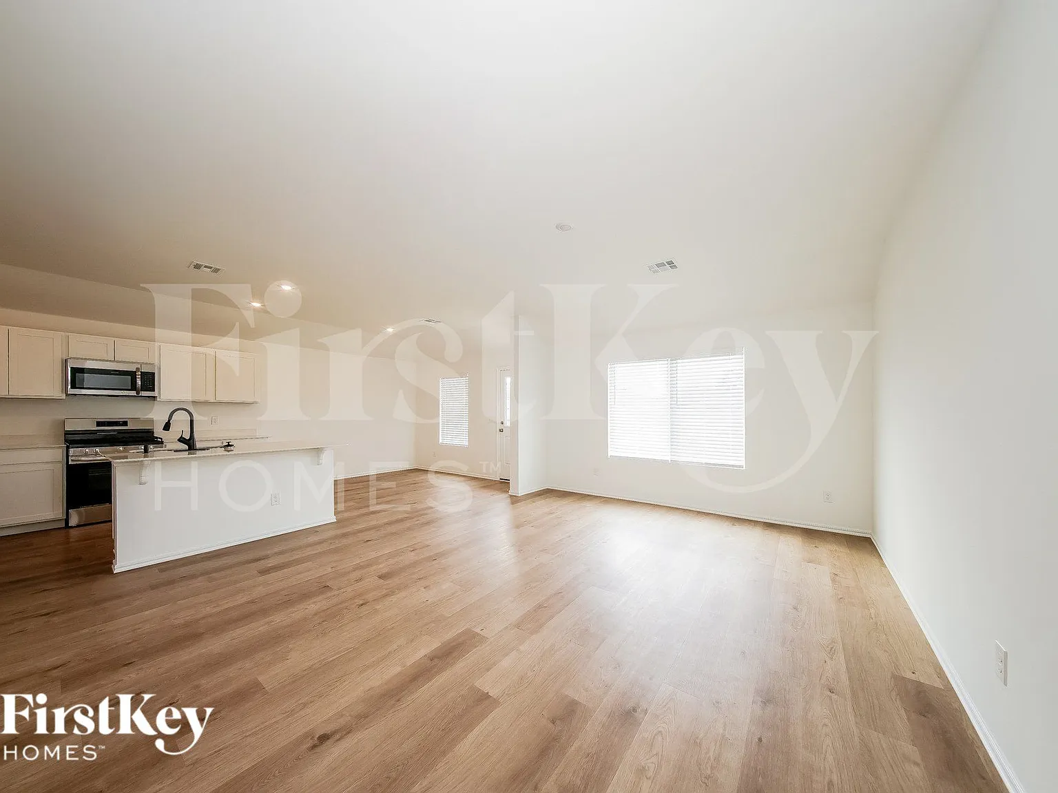 4 bed, 2.0 bath, 1840 sqft, $1,925 — Photo 4