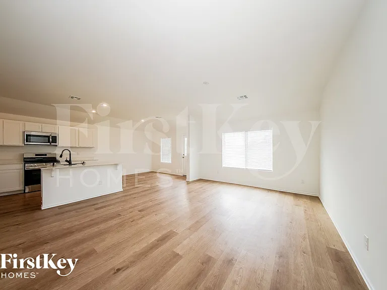 433 Labelle Ln — Photo 4