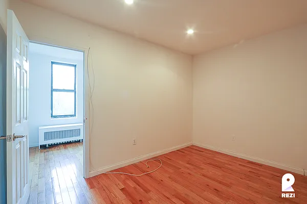 Rented by REZI | media 11