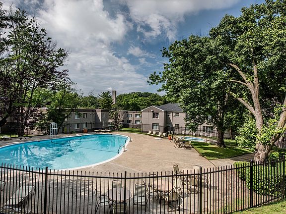 Swimming Pool | Apartment Homes in Adelphi, MD | The Gallery on New Hampshire