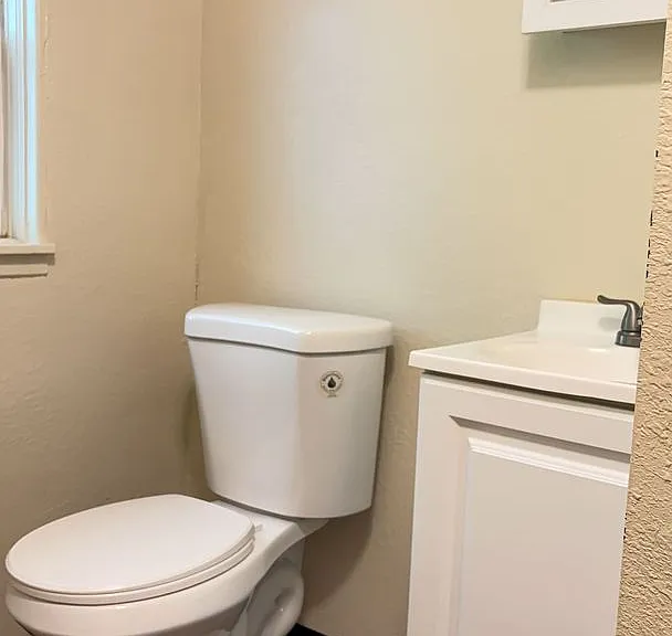 Walk to Clear Creek & School of Mines 2BR Garden Level with Utilities Included! — Photo 6