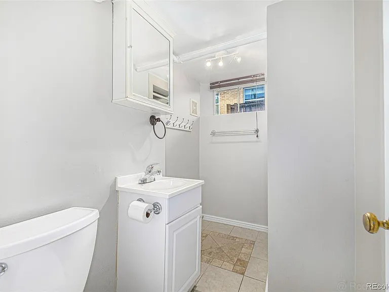 1150 S Jackson St — Photo 30