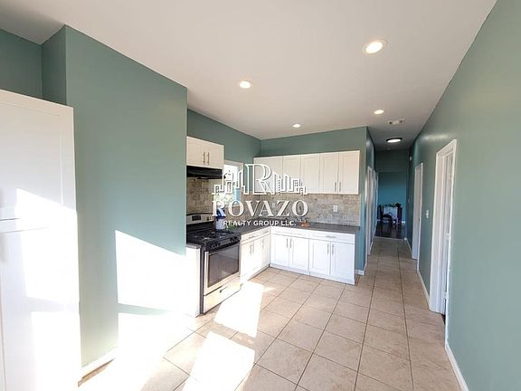 2nd image of 356 6th Ave W Floor 3