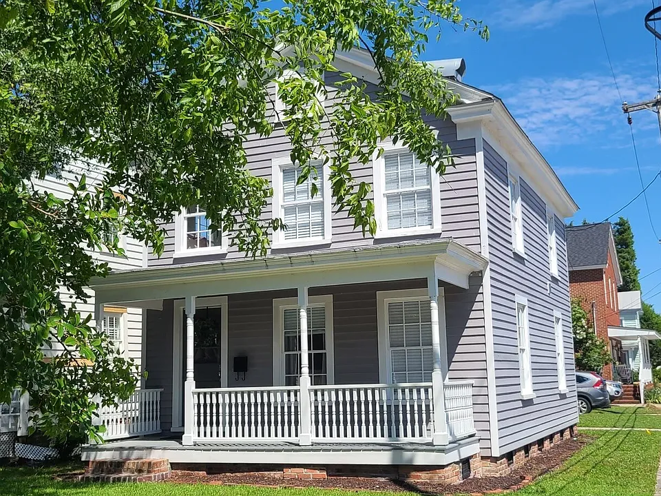 402 Queen St