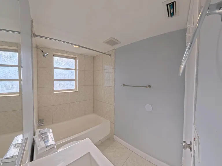 2301 SE 4th St #15 — Photo 17