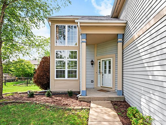 3rd image of 979 Pennwood Ln
