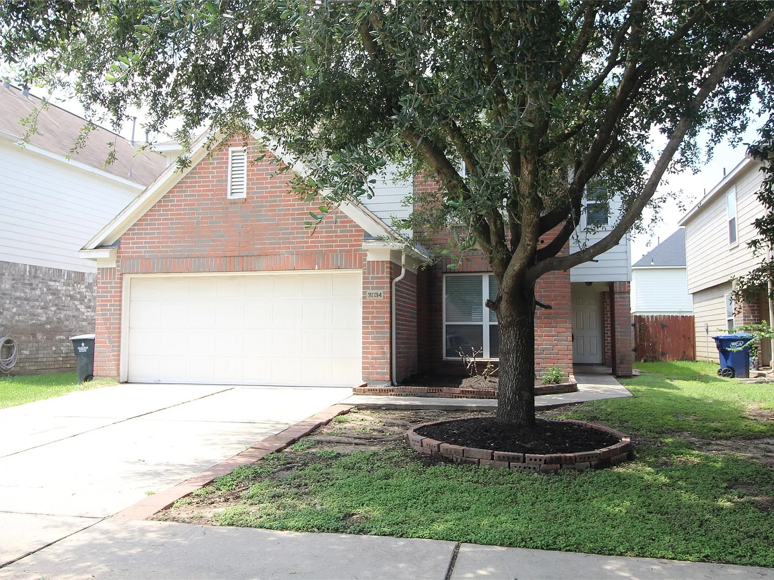 5 bed, 3.0 bath, 2200 sqft, $2,300 — Photo 2