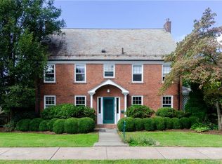 55 W Hill Dr, West Hartford, CT 06119