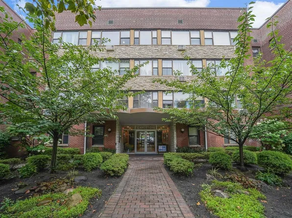 15 Hill Park Avenue #2L, Great Neck, NY 11021