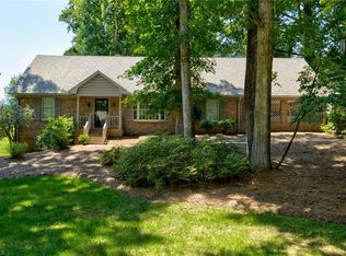 450 Flyntvalley Dr, Winston Salem, NC 27104