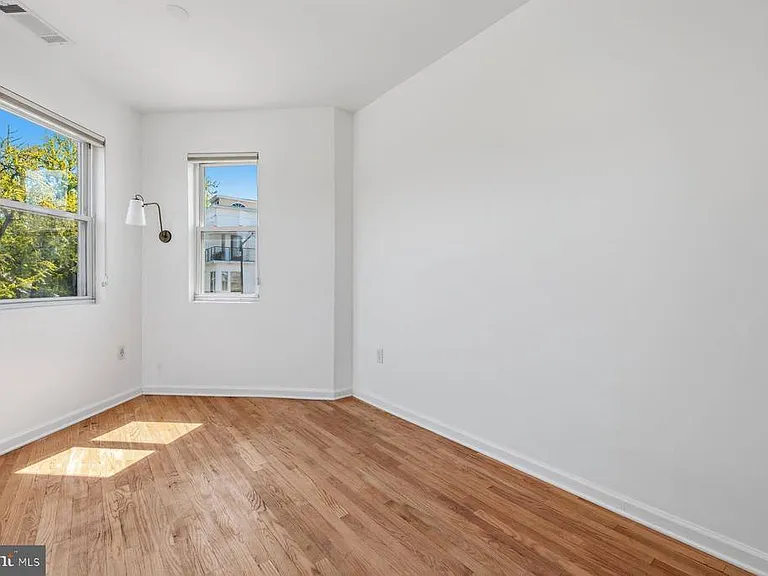 642 15th St NE #2 — Photo 16