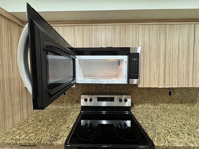 801 NW 14th Ct — Photo 32