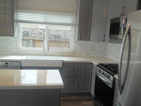 3rd image of 916 Rosewood Ct