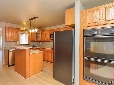 2949 Iowa St — Photo 10