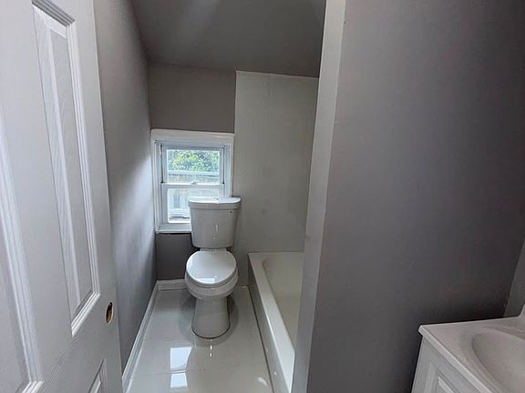 4th image of 1015 Prospect St Floor 2