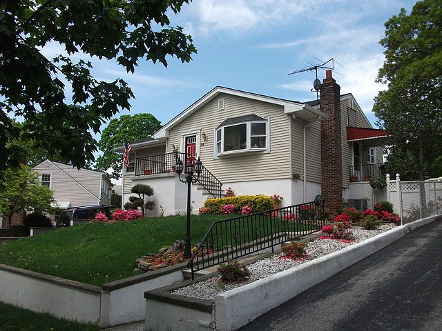 1st image of 34 Lincoln Ave