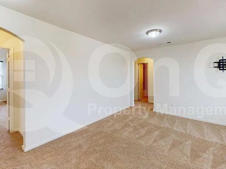 1623 White Mountain Way — Photo 5