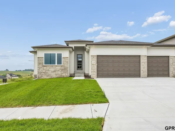 21156 Hartman Ave, Elkhorn, NE 68022