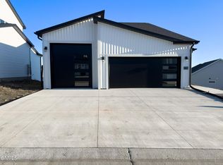 4825 Cornice Loop, Bismarck, ND 58503
