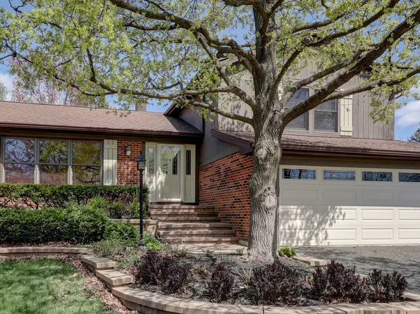 1183 Buttercup Ln, Bartlett, IL 60103