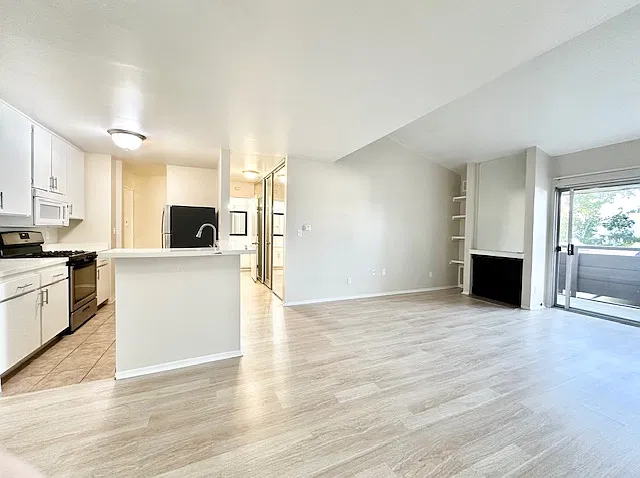 1621 Hotel Cir S — Photo 3