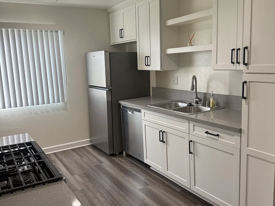 Spondee Apartments
