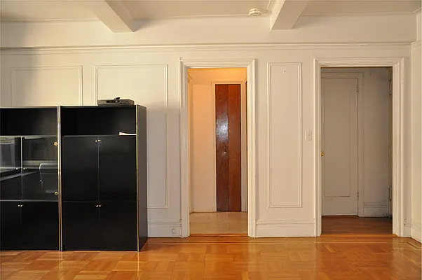 Sold by Douglas Elliman | media 21