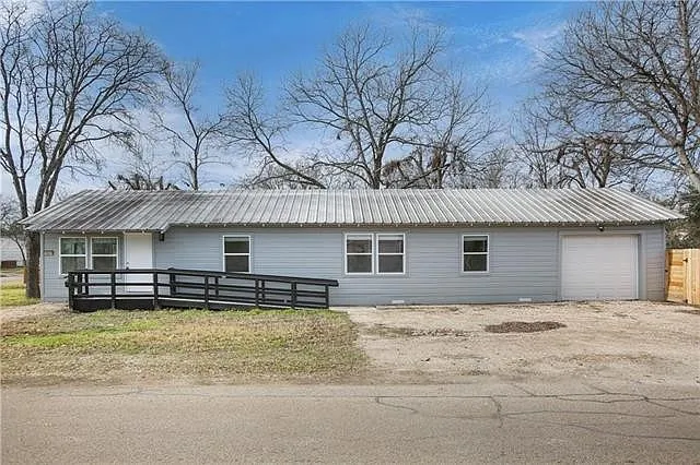 3801 Cumberland Ave — Photo 1