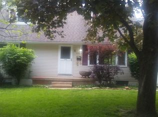 9340 Mackey St, Overland Park, KS 66212