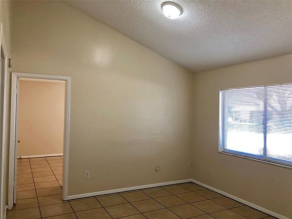 5th image of 3217 Laurel Dale Dr