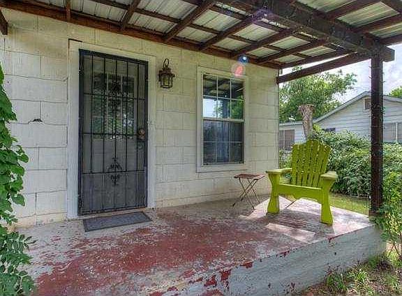 Front porch (now painted gray)