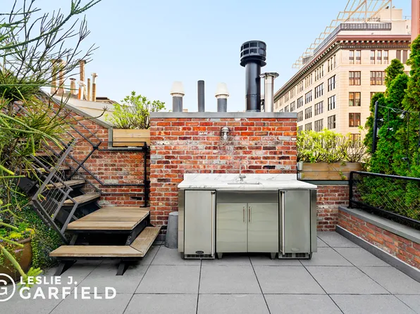 430 Hudson Street image 19 of 20