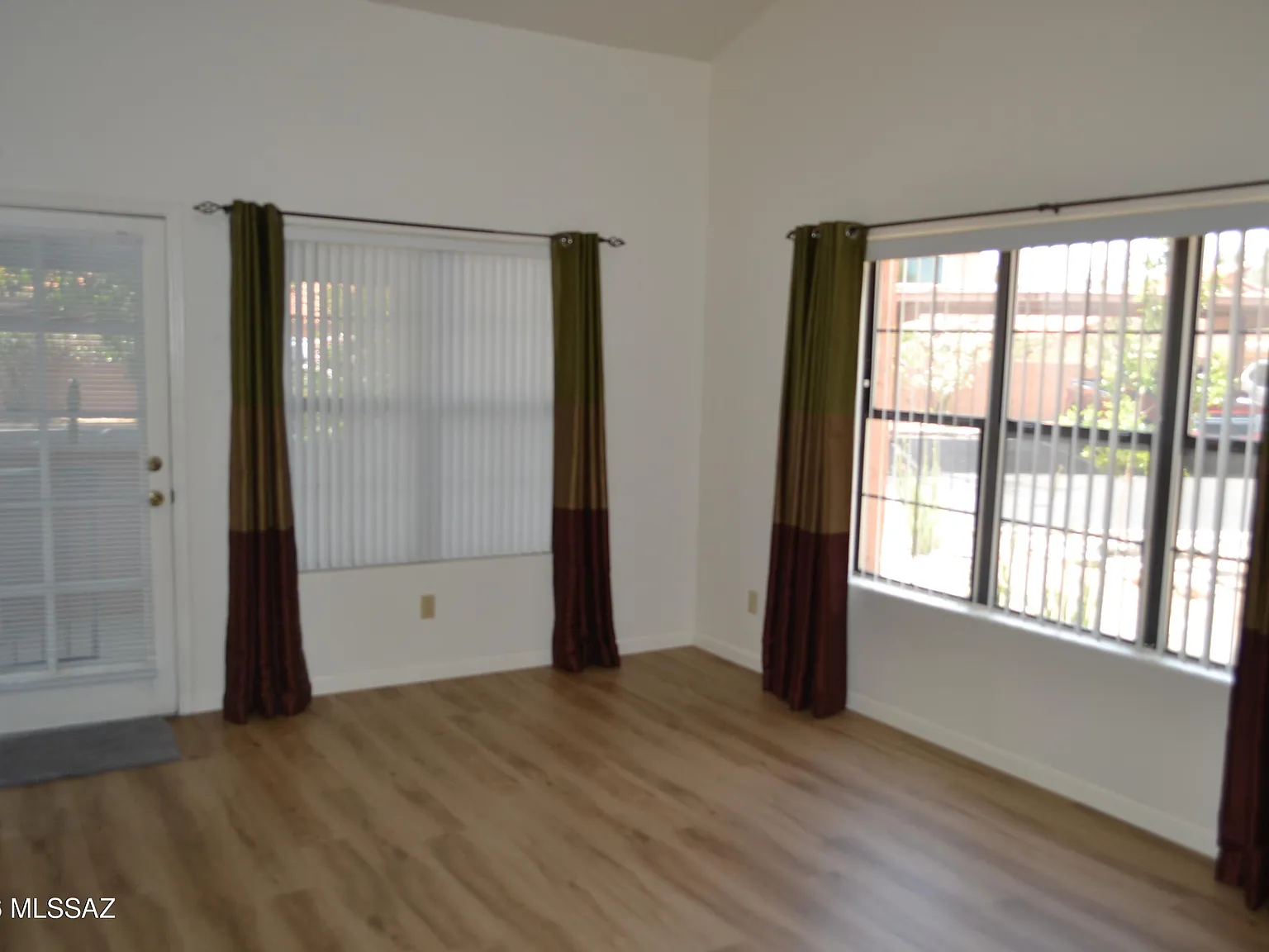 2 bed, 2.0 bath, 1079 sqft, $1,550 — Photo 3