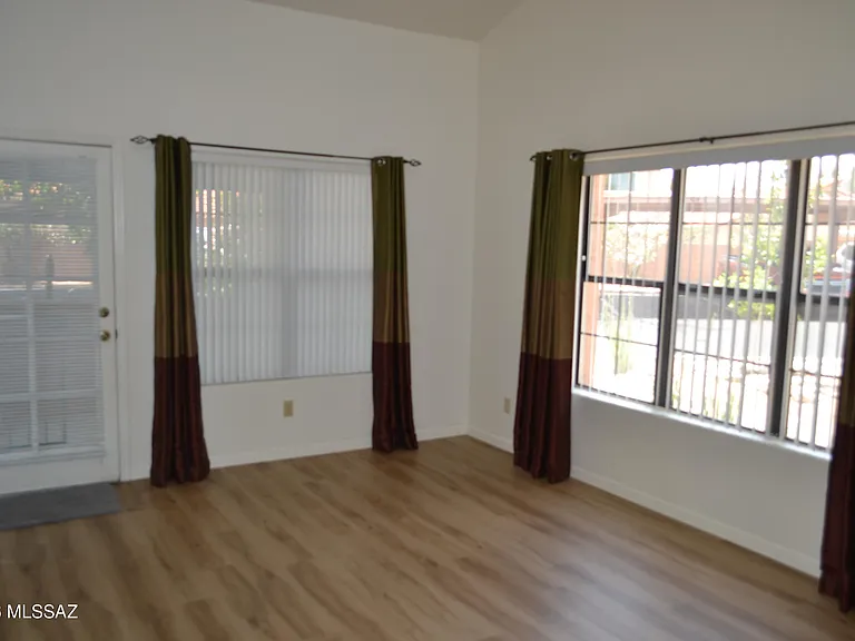 5376 N Calle Del Rocio — Photo 3