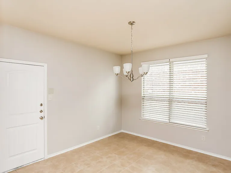 313 Haywood Cir — Photo 6
