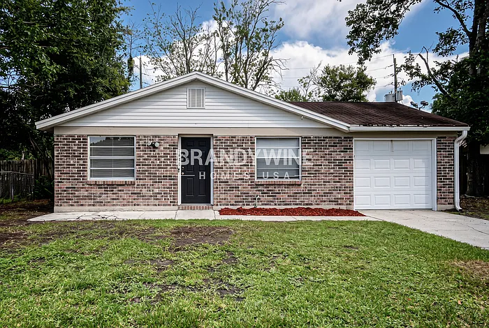 3 bed, 1.5 bath, 1221 sqft, $1,545 — Photo 2