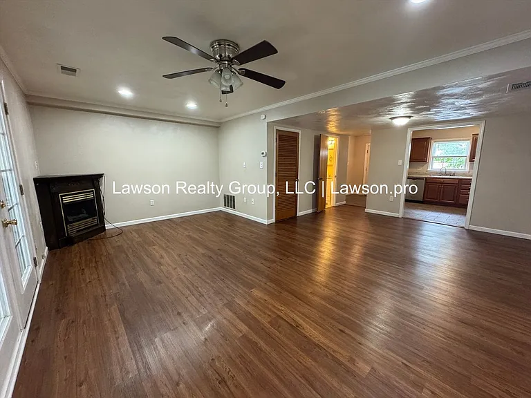 107 Oxford Sq — Photo 6